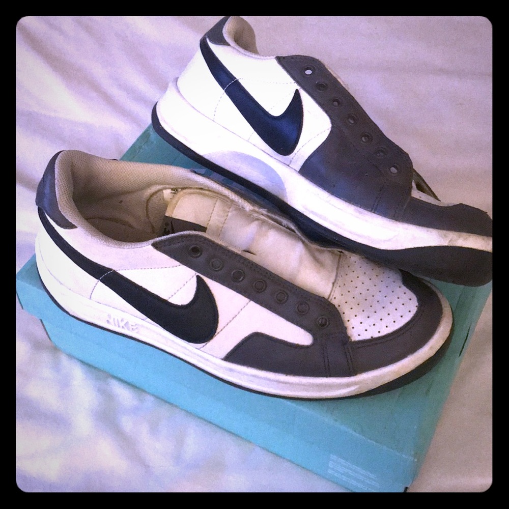 Nike Adversary 9.5